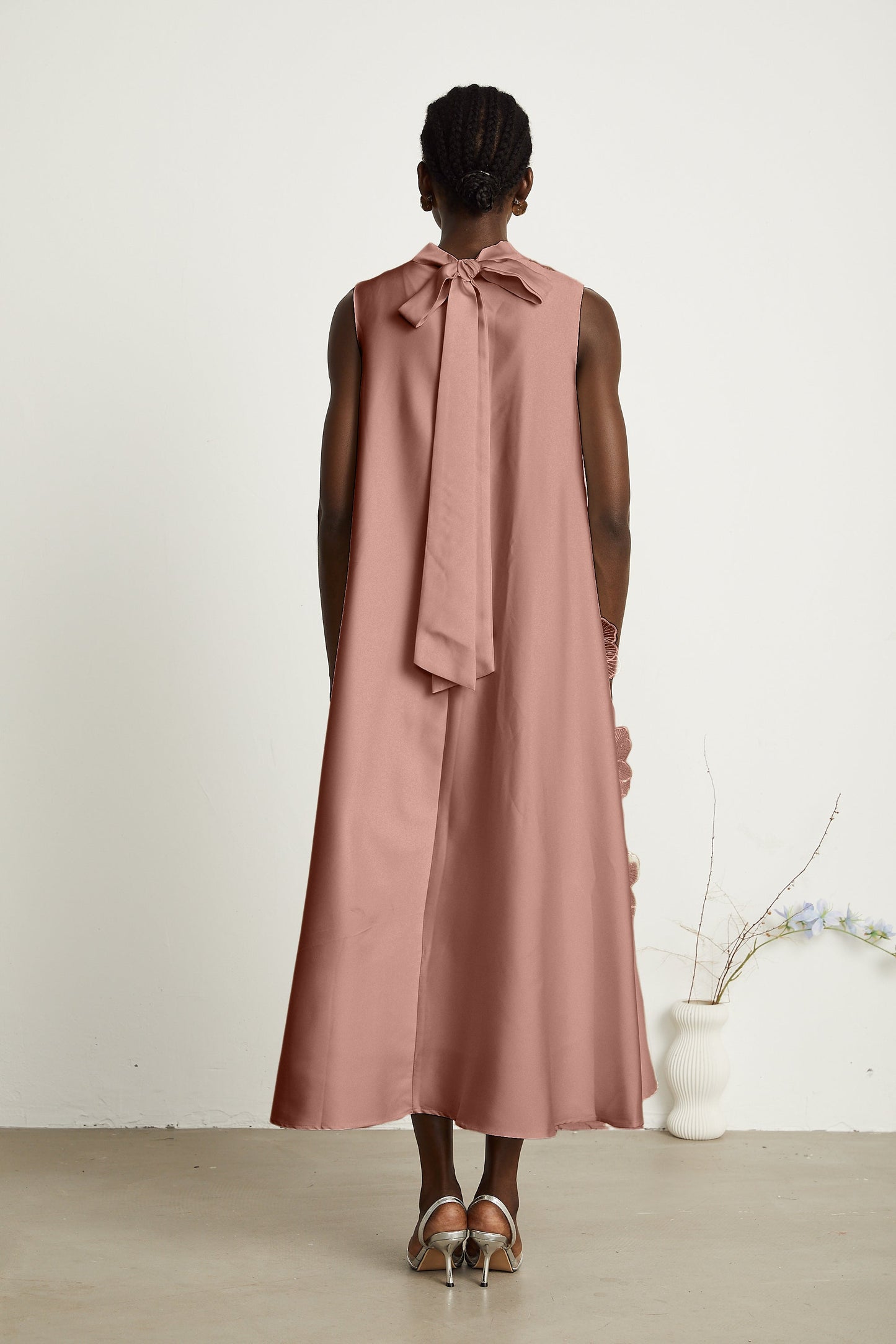 Émilie sleeveless floral-applique midi dress in Pink