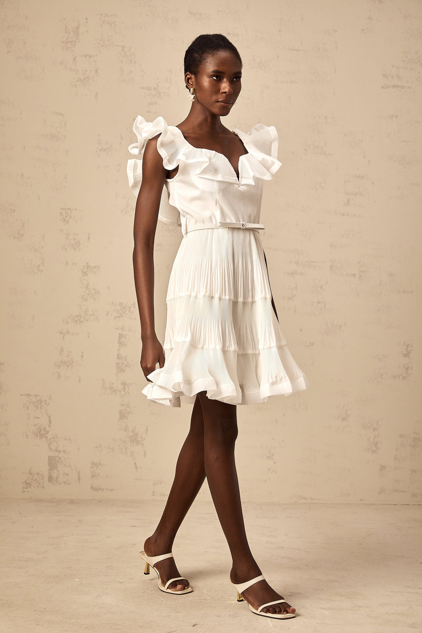 Éliane white frilled neckline pleated mini dress
