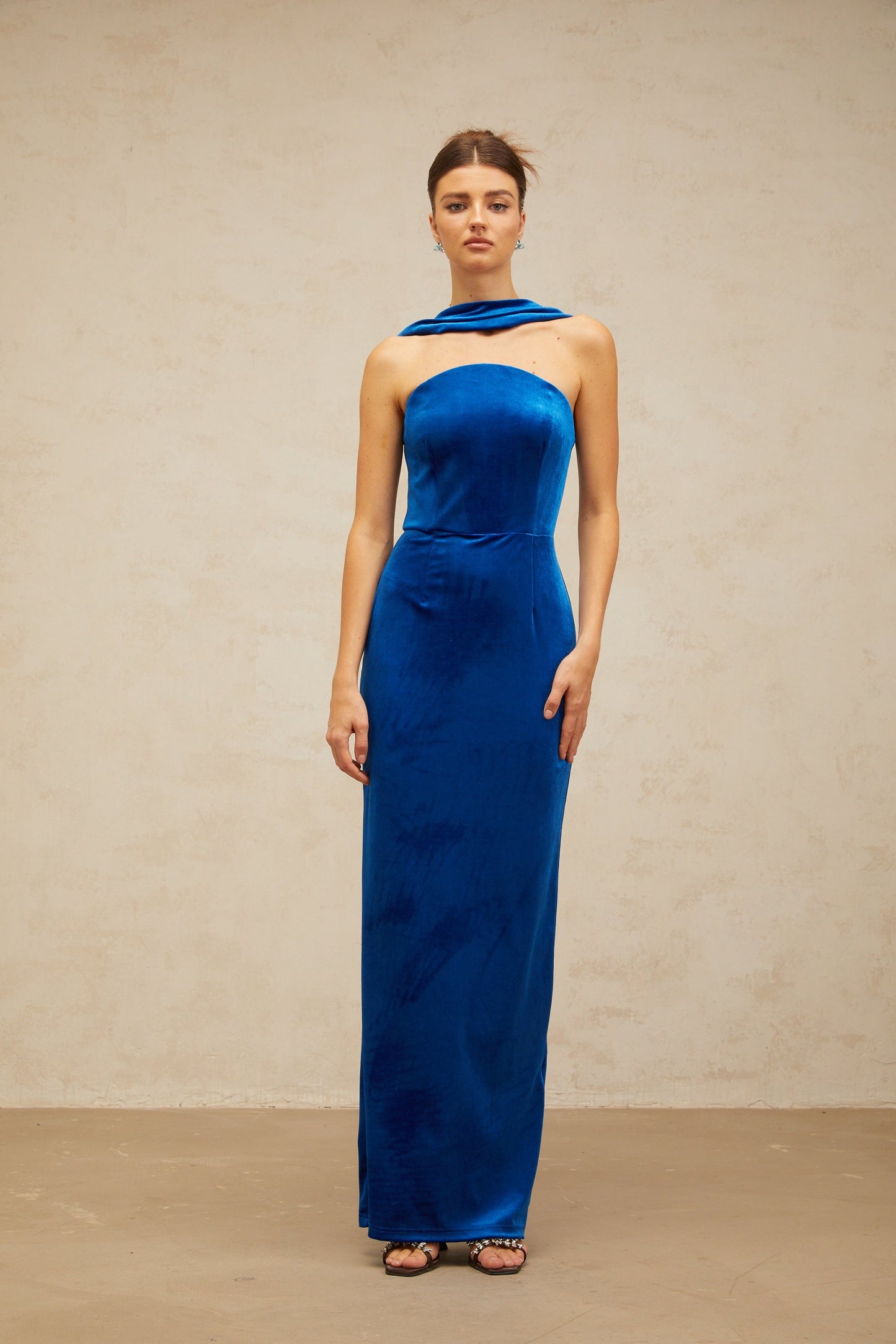Joséphine blue fitted velvet maxi dress