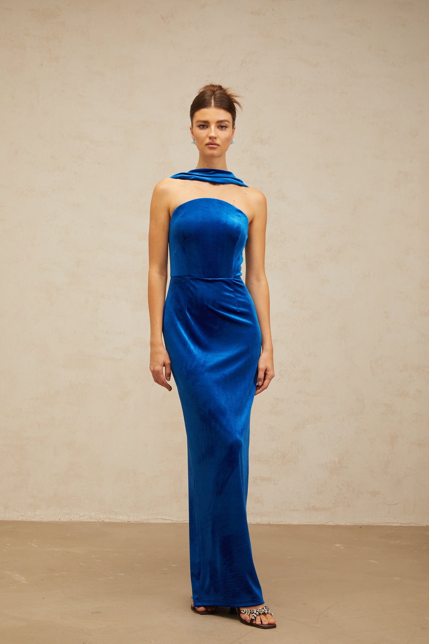 Joséphine blue fitted velvet maxi dress