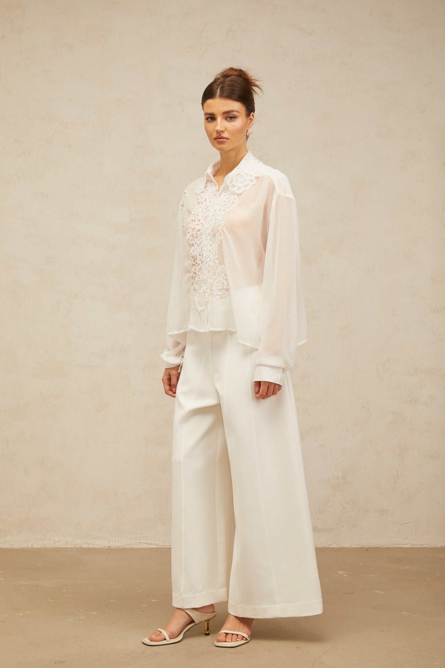 Nadine white flower-embroidery lace-panel shirt