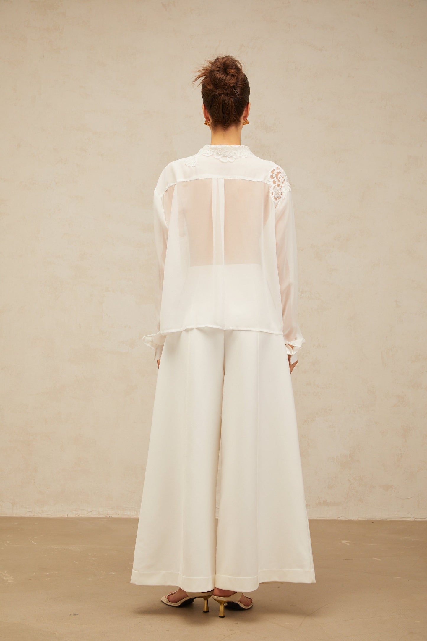 Nadine white flower-embroidery lace-panel shirt