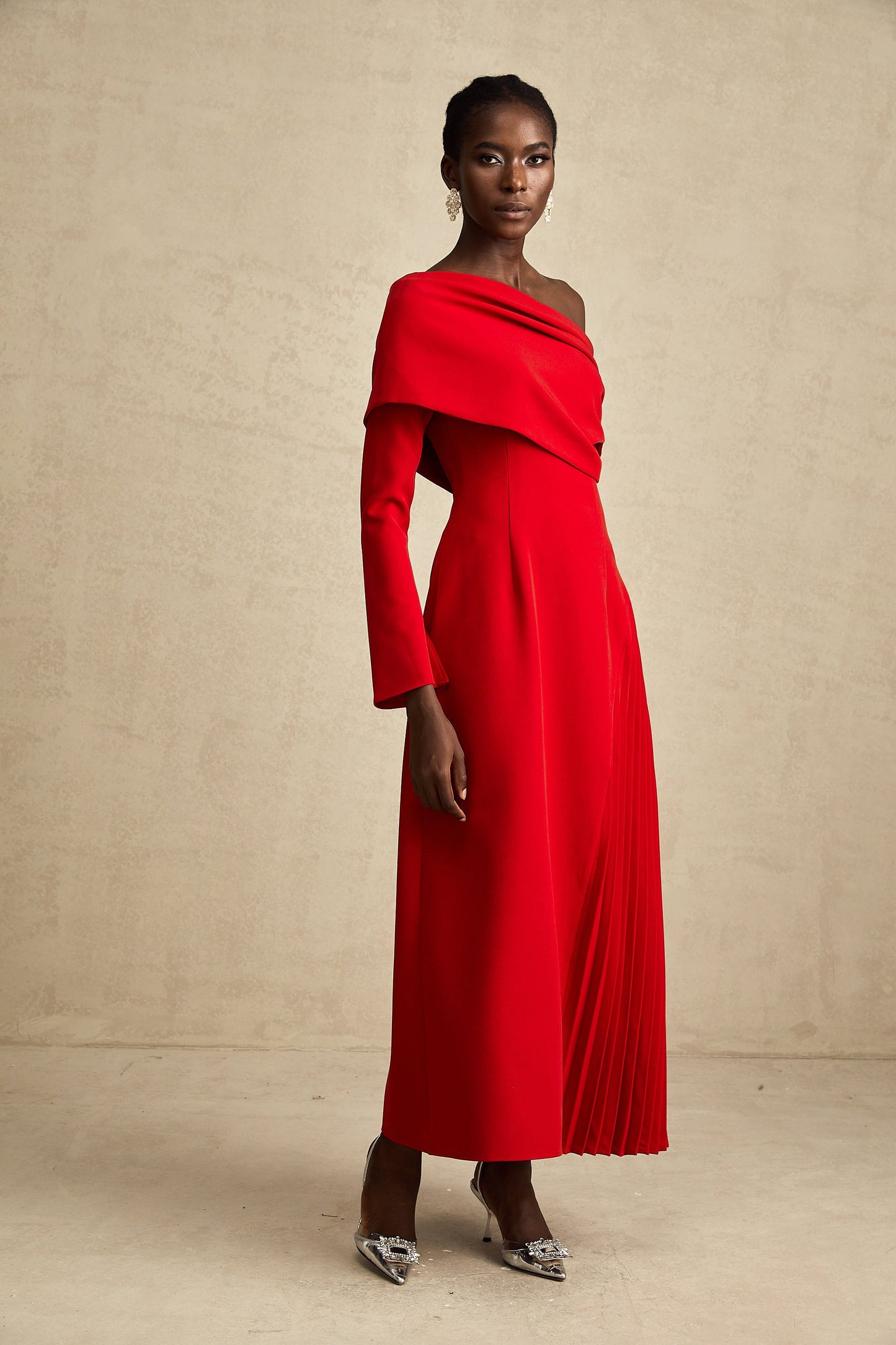Valentine high-slit pleated maxi dress in Red