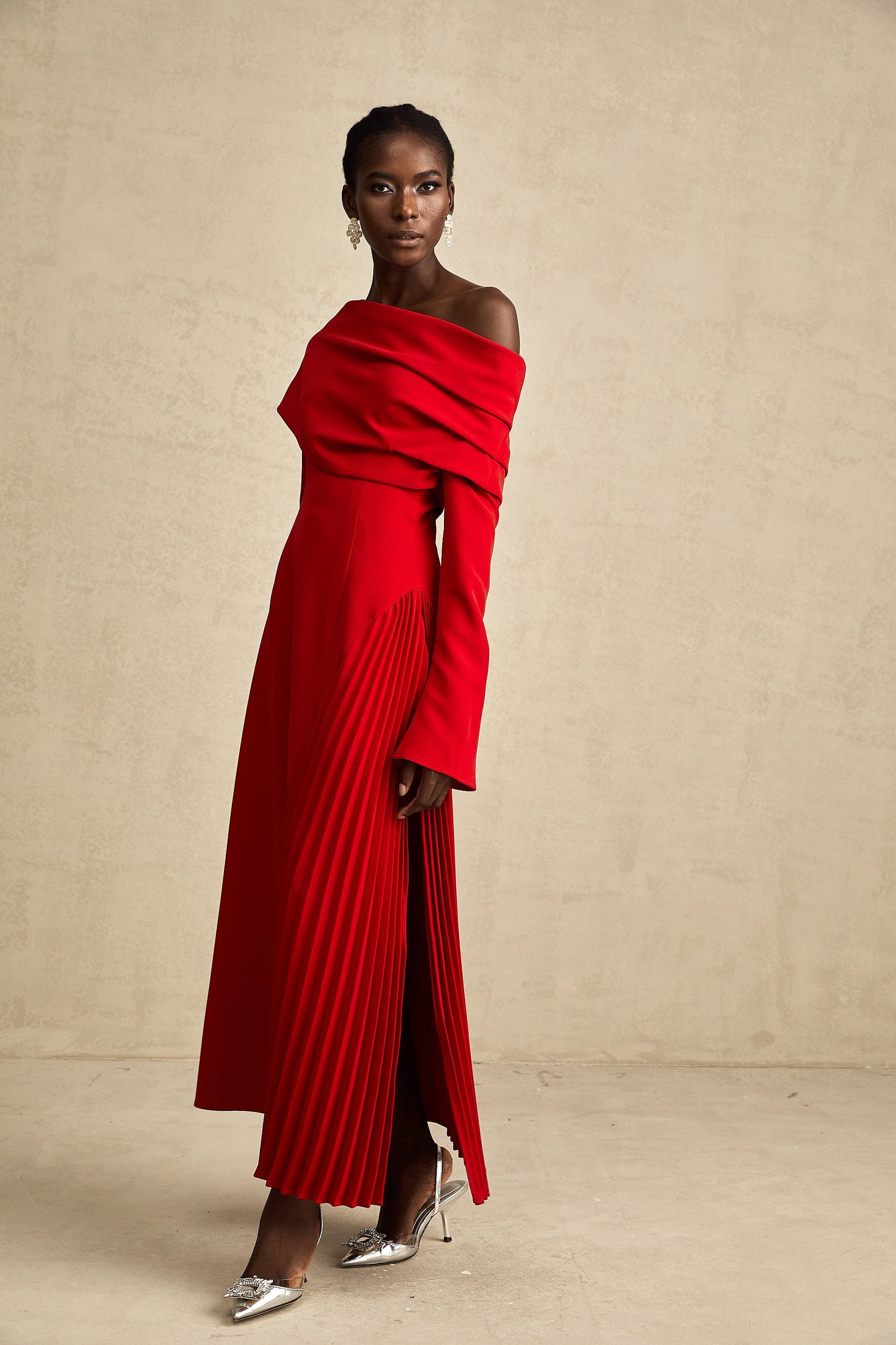 Valentine high-slit pleated maxi dress in Red