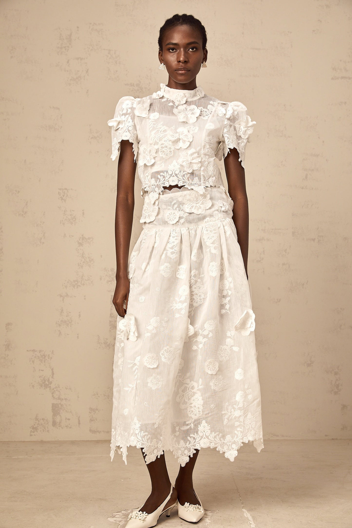 Thérèse white flower-embroidery top & skirt matching set
