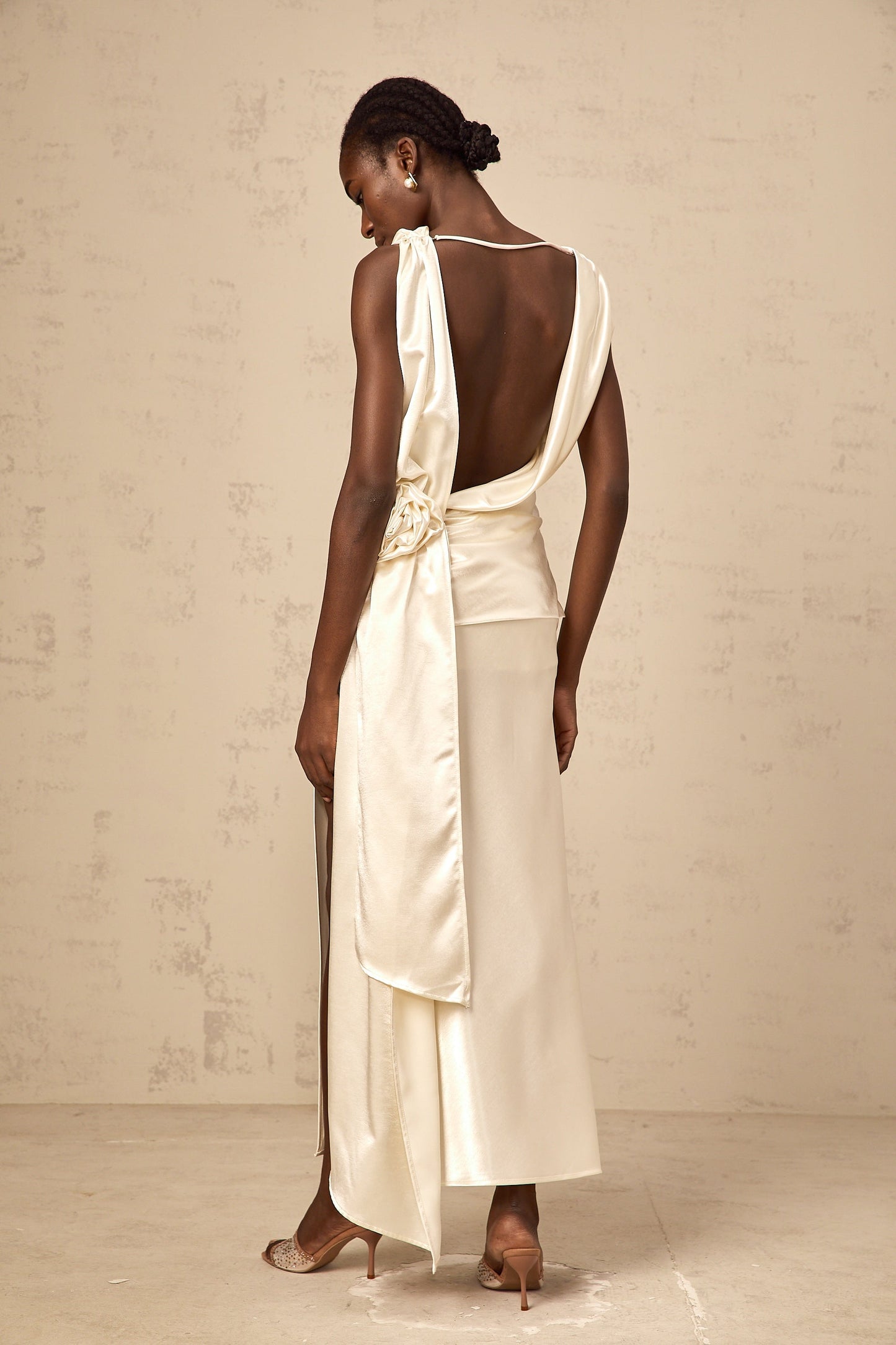 Théoline white flower backless satin midi dress
