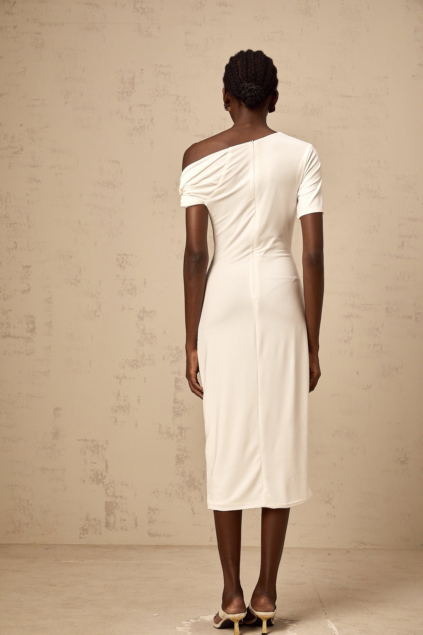 Béryl white asymmetric buckle midi dress