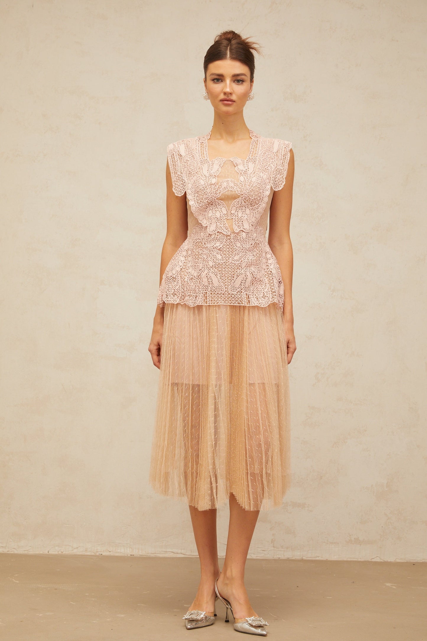 Céleste floral-lace-panelling tulle midi dress in Pink