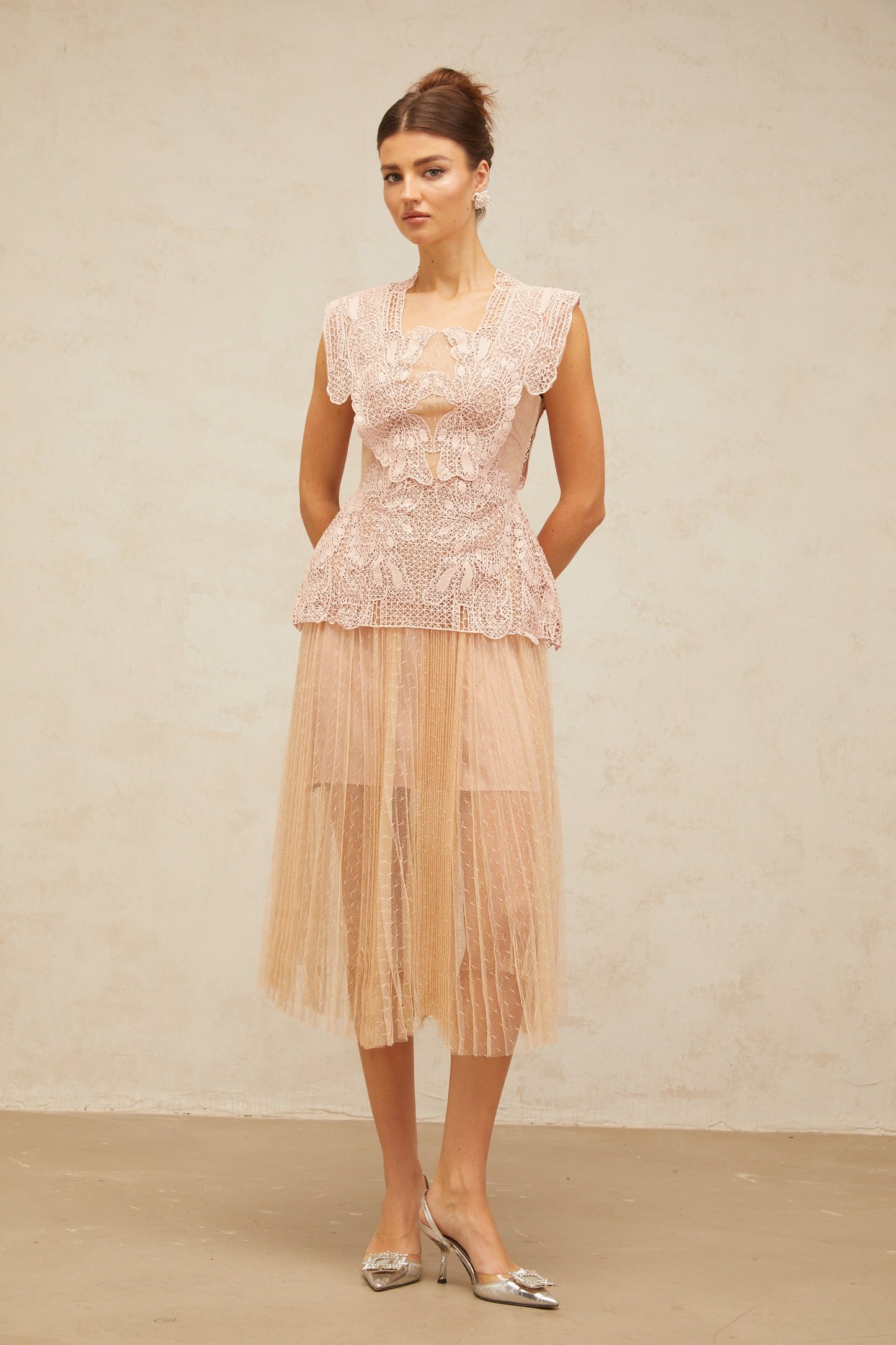 Céleste floral-lace-panelling tulle midi dress in Pink